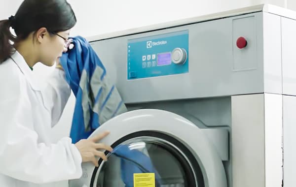 Lavagem em casa de roupas refletivas