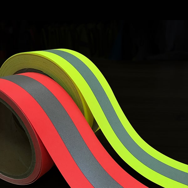 Tecido reflexivo retardador de chamas