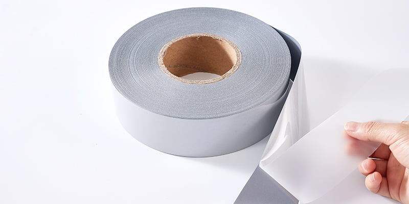Rolle mit Reflexband zum Aufbügeln und Thermotransfer-Anwendung