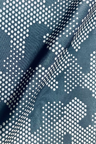 tecido reflexivo com impressão prateada