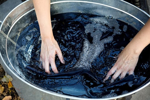 lavar produtos reflexivos à mão