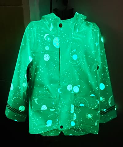 暗闇で光るプリント柄子供服
