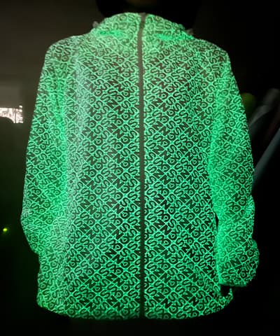 プリント柄の蓄光服