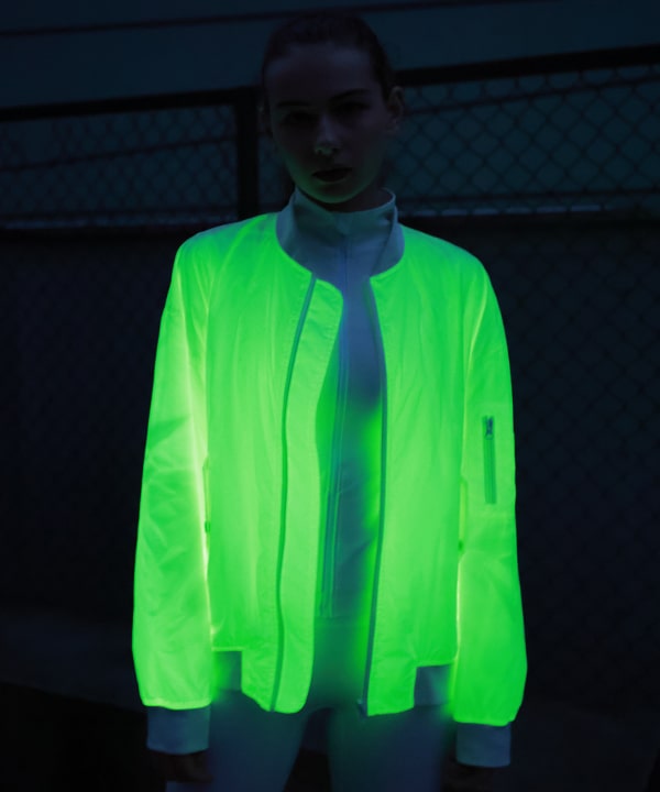 Roupas de tecido luminoso