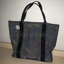 Bolsa tote com estampa refletiva iridescente e padrão de bolinhas