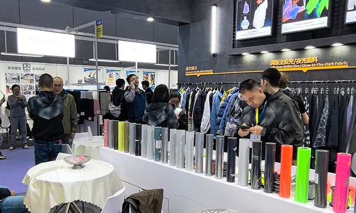 Reflektierende Materialien und Stoffe von Intertextile Shanghai